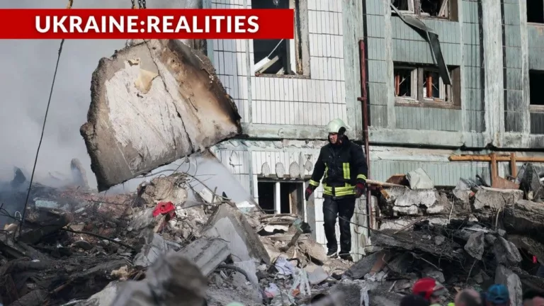 Rusia ataca con misiles un rascacielos, destruye un bloque del edificio y mata a decenas de personas